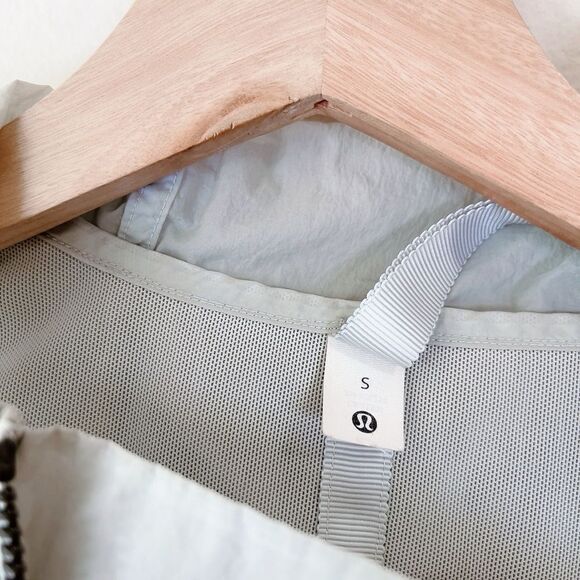 Lululemon Step Out Anorak Ocean Air Windbreaker Rain Jacket - Picture 10 of 16